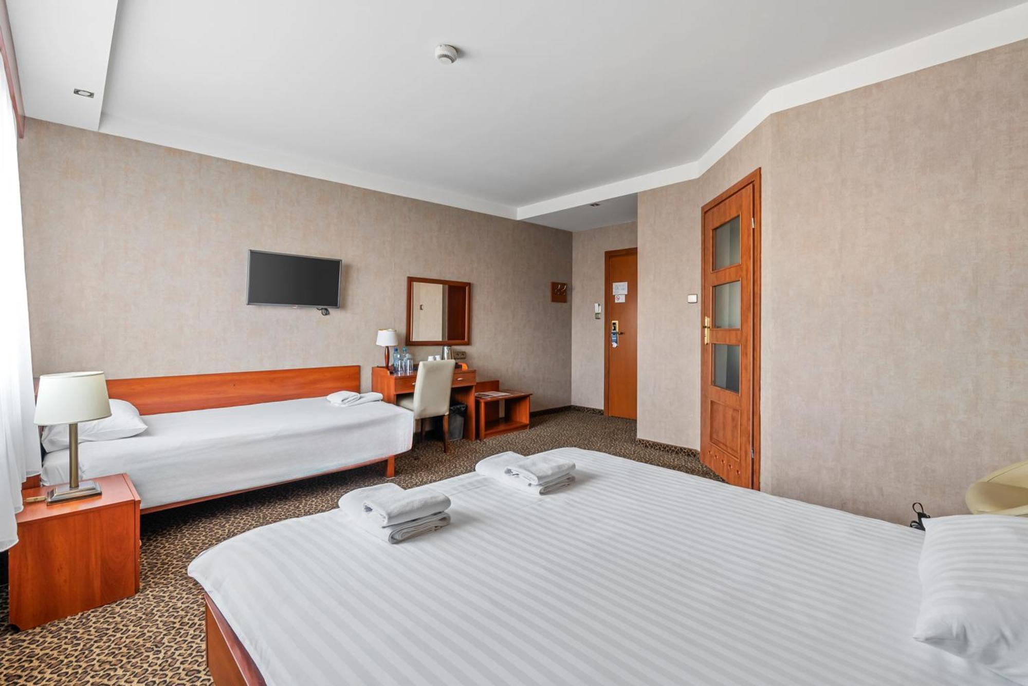 Hotel Diament Vacanza Katowice - Siemianowice Siemianowice Śląskie Dış mekan fotoğraf